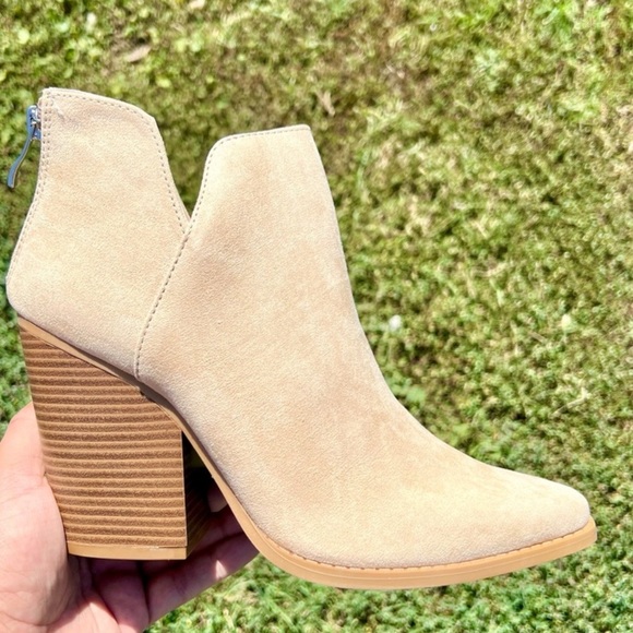 Qupid Tortilla Beige Suede Ankle Boots (like new!) - Picture 4 of 12